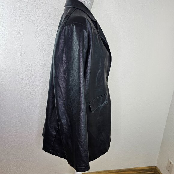 Nasty Gal Black Vegan Leather Oversized Blazer - Picture 5 of 11